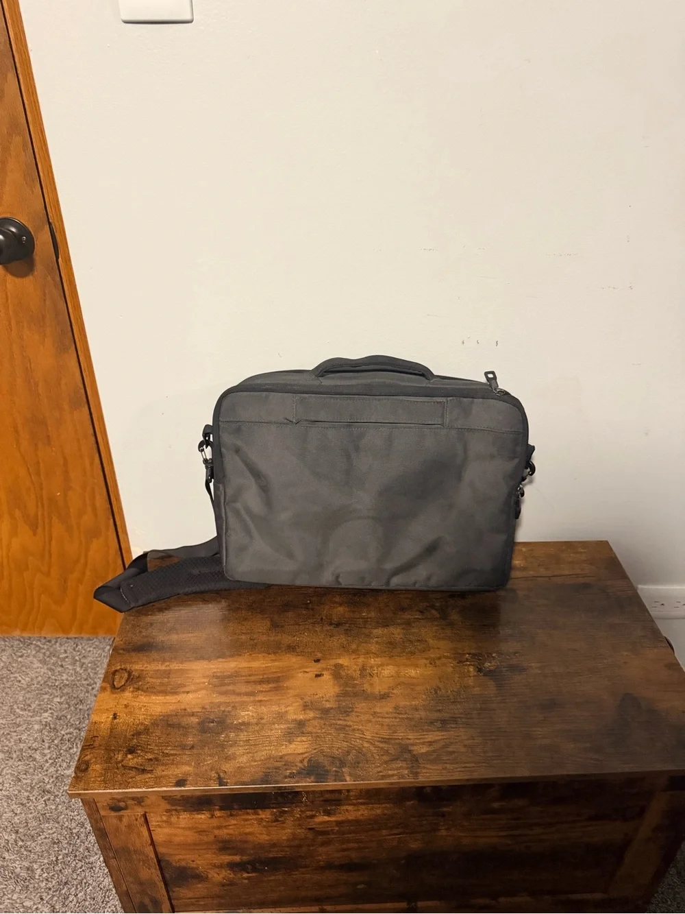 Thule Black Laptop Messenger Bag with Shoulder Strap